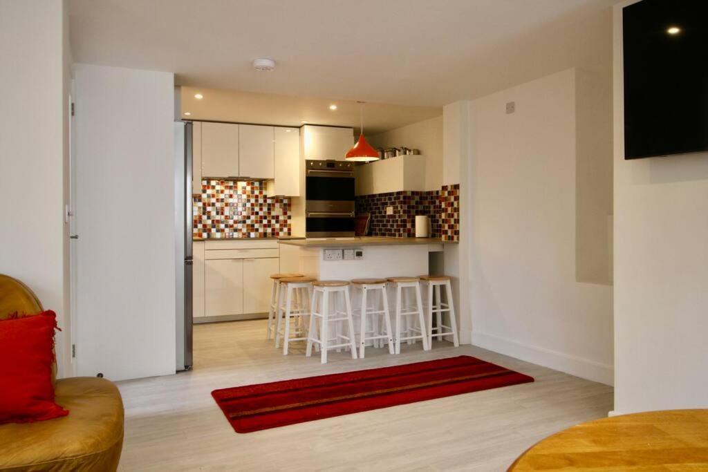 Vernon Place Town Centre, Vernon Cottage 3-Bed With Parking, 1A Vernon Court 2-Bed With Parking, 1B Studio No Parking, Off The High Street Next To Sandford Park Cheltenham Kültér fotó