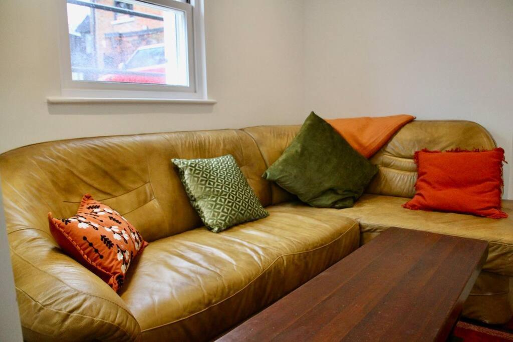 Vernon Place Town Centre, Vernon Cottage 3-Bed With Parking, 1A Vernon Court 2-Bed With Parking, 1B Studio No Parking, Off The High Street Next To Sandford Park Cheltenham Kültér fotó
