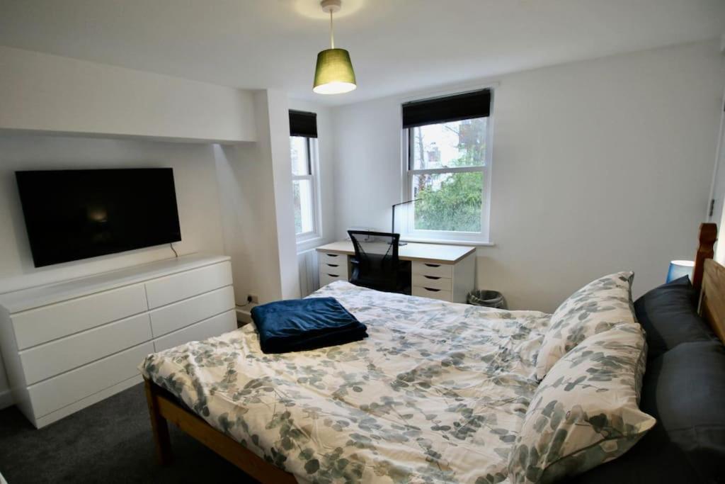 Vernon Place Town Centre, Vernon Cottage 3-Bed With Parking, 1A Vernon Court 2-Bed With Parking, 1B Studio No Parking, Off The High Street Next To Sandford Park Cheltenham Kültér fotó