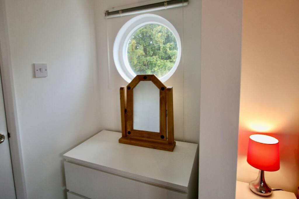 Vernon Place Town Centre, Vernon Cottage 3-Bed With Parking, 1A Vernon Court 2-Bed With Parking, 1B Studio No Parking, Off The High Street Next To Sandford Park Cheltenham Kültér fotó