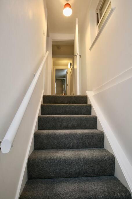 Vernon Place Town Centre, Vernon Cottage 3-Bed With Parking, 1A Vernon Court 2-Bed With Parking, 1B Studio No Parking, Off The High Street Next To Sandford Park Cheltenham Kültér fotó