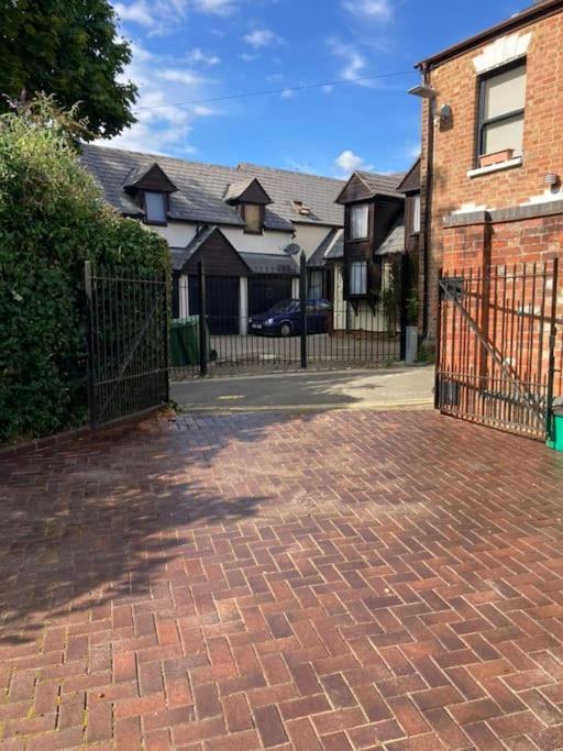 Vernon Place Town Centre, Vernon Cottage 3-Bed With Parking, 1A Vernon Court 2-Bed With Parking, 1B Studio No Parking, Off The High Street Next To Sandford Park Cheltenham Kültér fotó