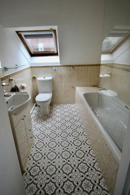 Vernon Place Town Centre, Vernon Cottage 3-Bed With Parking, 1A Vernon Court 2-Bed With Parking, 1B Studio No Parking, Off The High Street Next To Sandford Park Cheltenham Kültér fotó