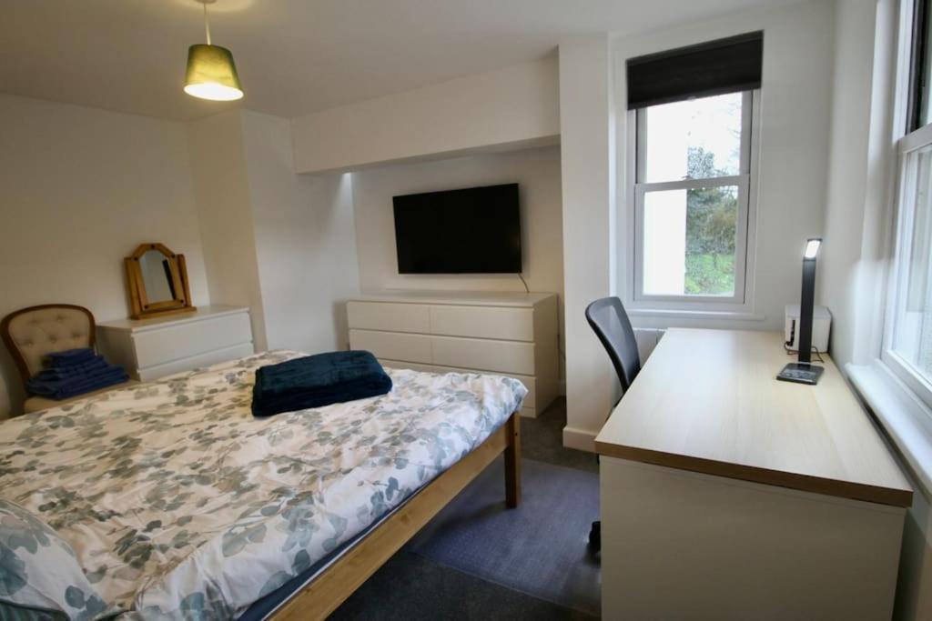 Vernon Place Town Centre, Vernon Cottage 3-Bed With Parking, 1A Vernon Court 2-Bed With Parking, 1B Studio No Parking, Off The High Street Next To Sandford Park Cheltenham Kültér fotó