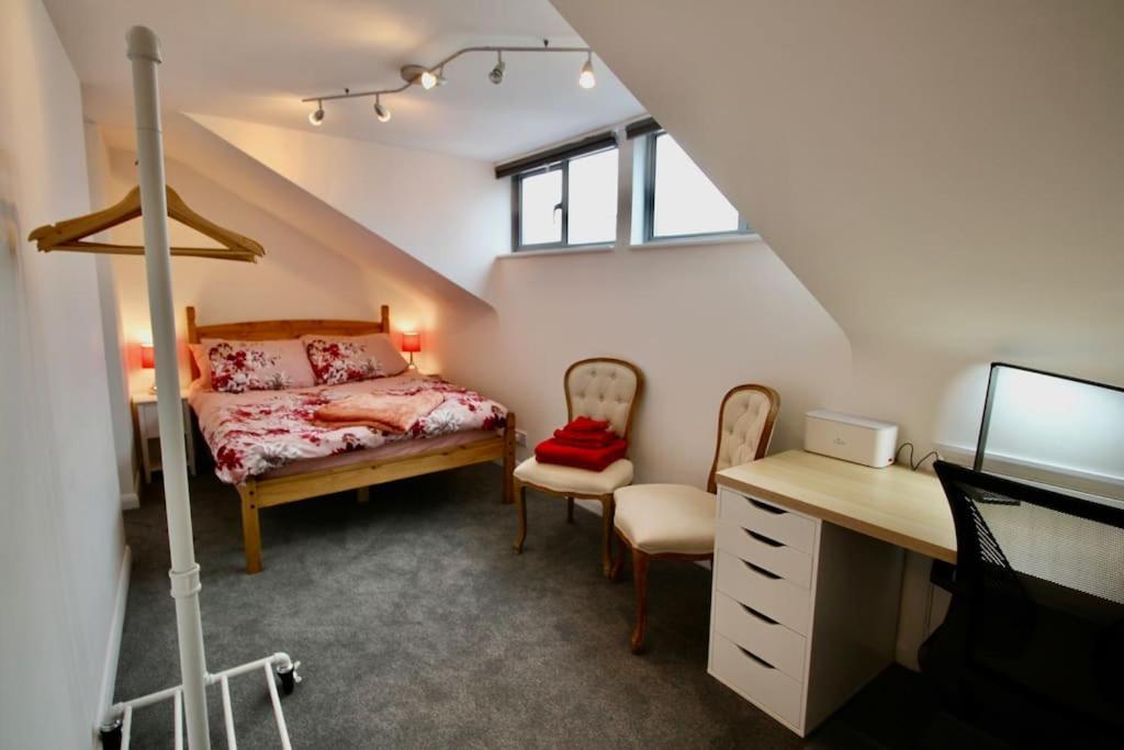Vernon Place Town Centre, Vernon Cottage 3-Bed With Parking, 1A Vernon Court 2-Bed With Parking, 1B Studio No Parking, Off The High Street Next To Sandford Park Cheltenham Kültér fotó
