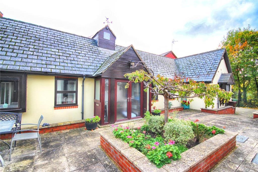 Vernon Place Town Centre, Vernon Cottage 3-Bed With Parking, 1A Vernon Court 2-Bed With Parking, 1B Studio No Parking, Off The High Street Next To Sandford Park Cheltenham Kültér fotó