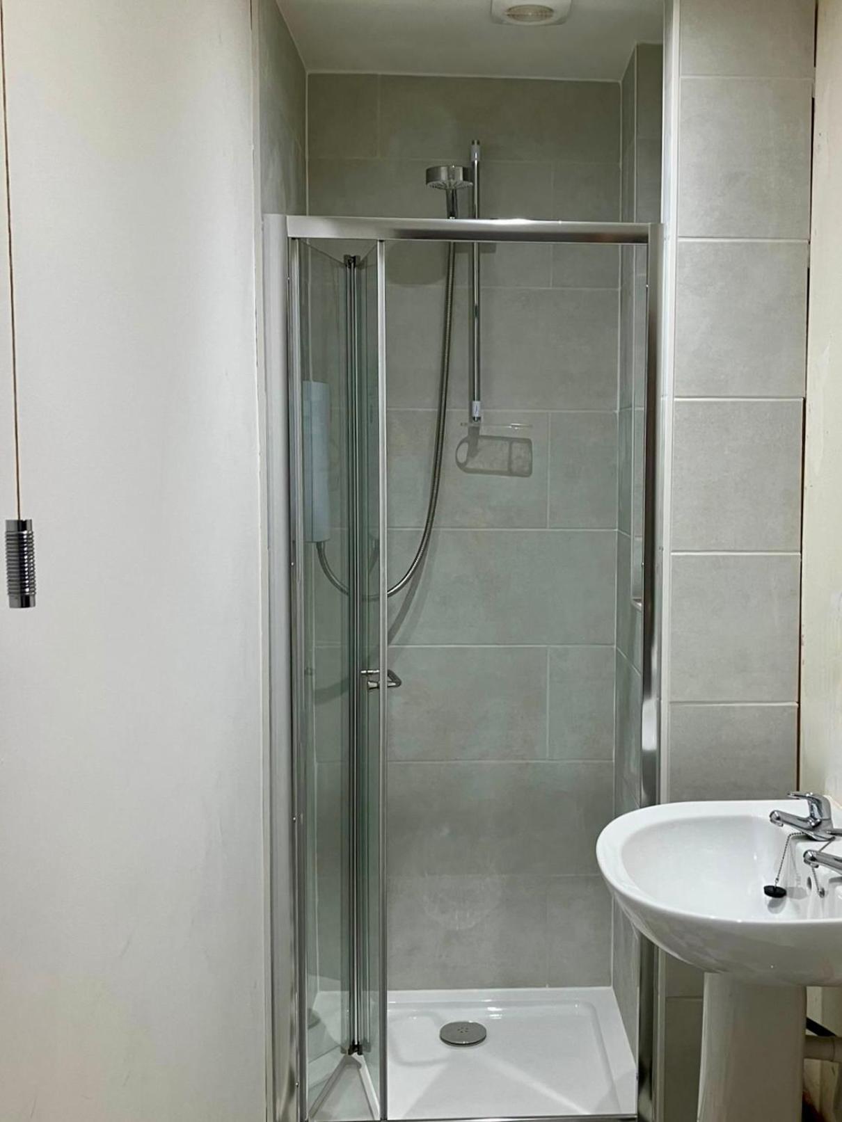 Vernon Place Town Centre, Vernon Cottage 3-Bed With Parking, 1A Vernon Court 2-Bed With Parking, 1B Studio No Parking, Off The High Street Next To Sandford Park Cheltenham Kültér fotó
