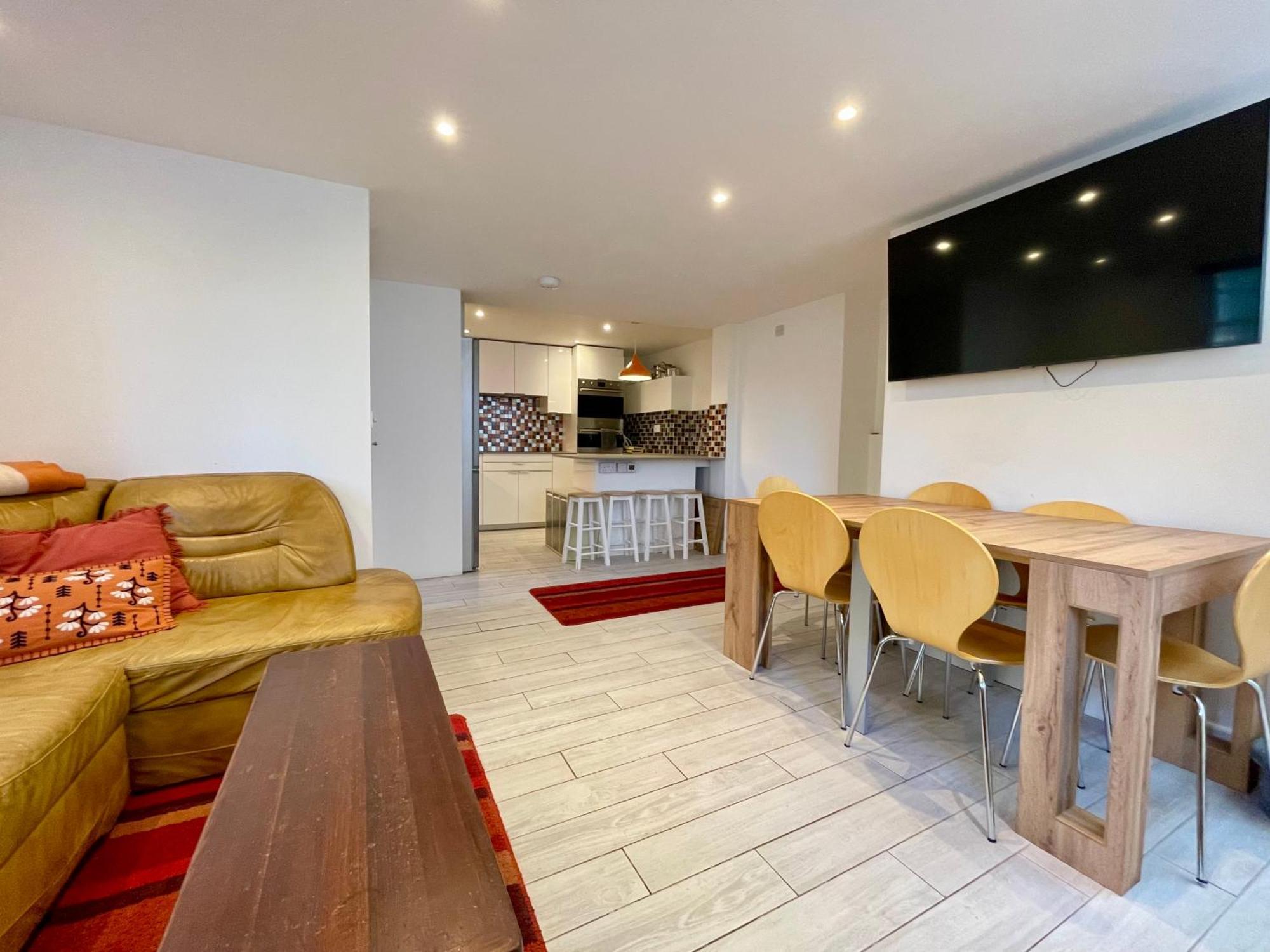 Vernon Place Town Centre, Vernon Cottage 3-Bed With Parking, 1A Vernon Court 2-Bed With Parking, 1B Studio No Parking, Off The High Street Next To Sandford Park Cheltenham Kültér fotó