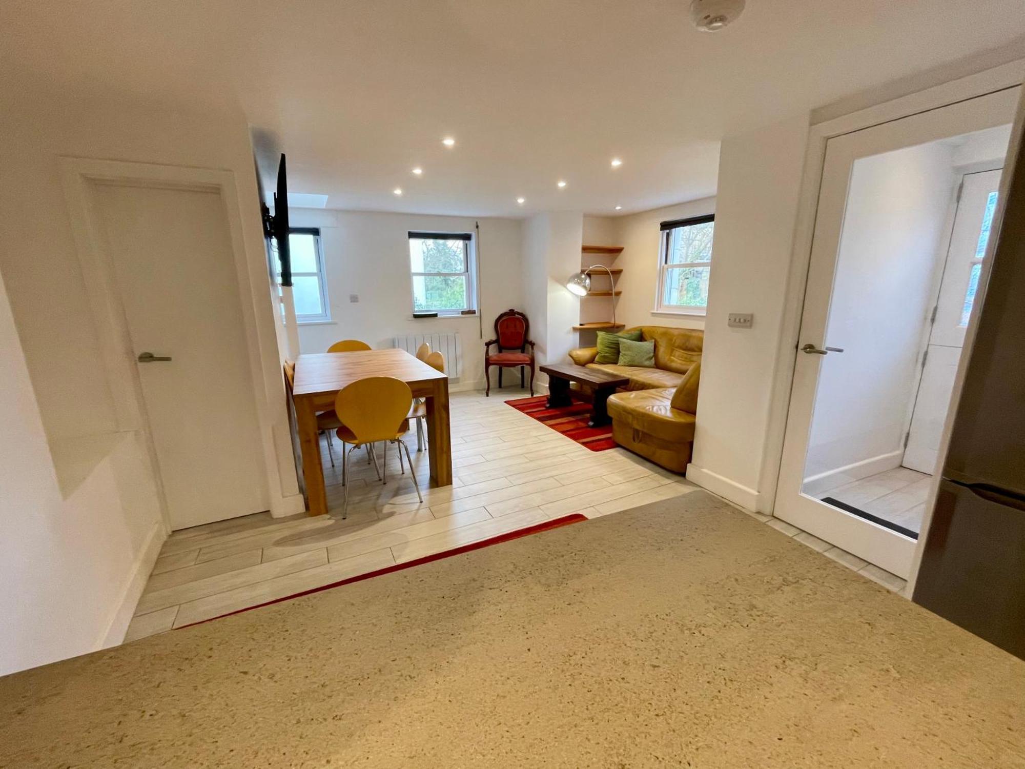Vernon Place Town Centre, Vernon Cottage 3-Bed With Parking, 1A Vernon Court 2-Bed With Parking, 1B Studio No Parking, Off The High Street Next To Sandford Park Cheltenham Kültér fotó