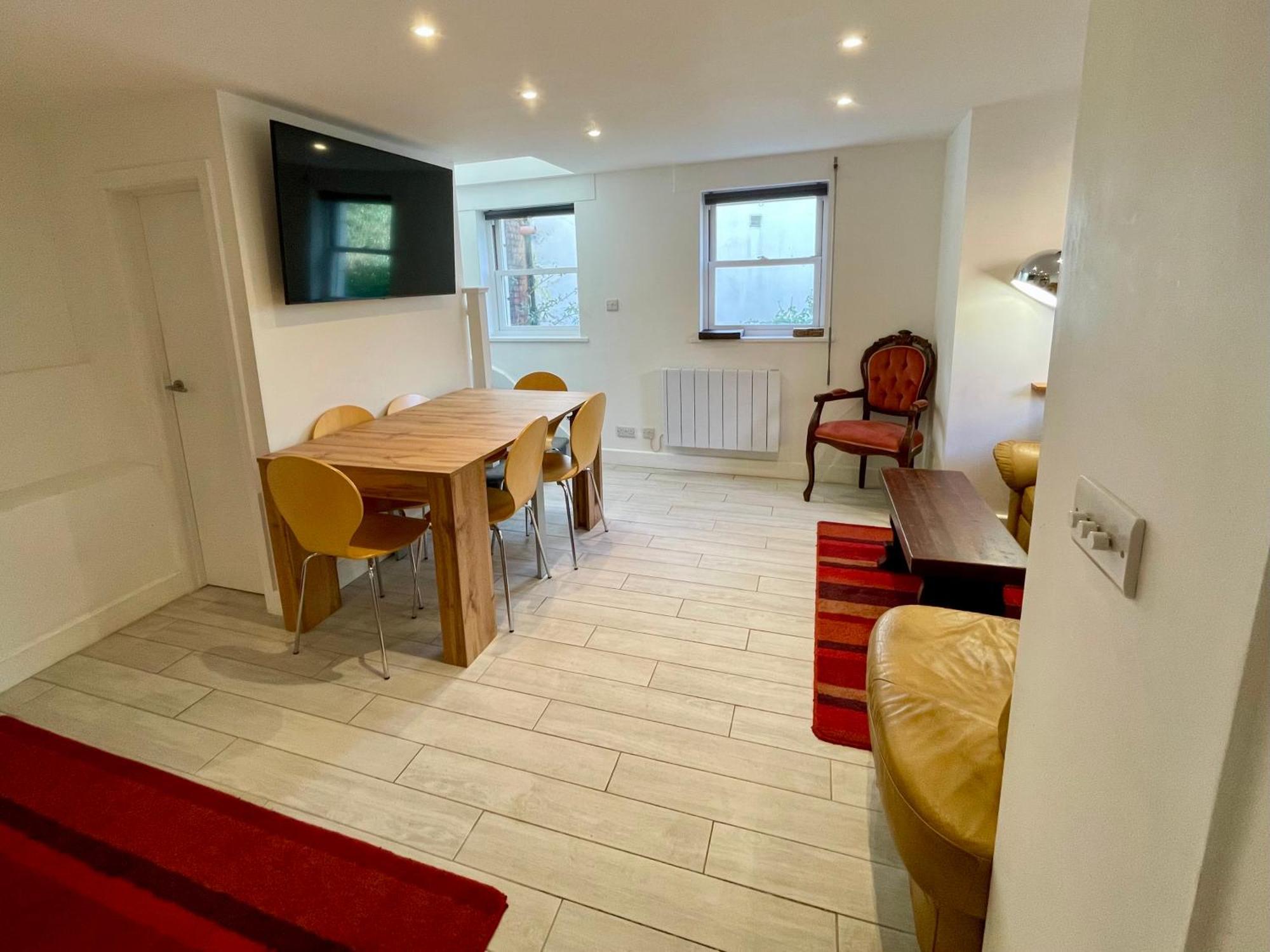 Vernon Place Town Centre, Vernon Cottage 3-Bed With Parking, 1A Vernon Court 2-Bed With Parking, 1B Studio No Parking, Off The High Street Next To Sandford Park Cheltenham Kültér fotó