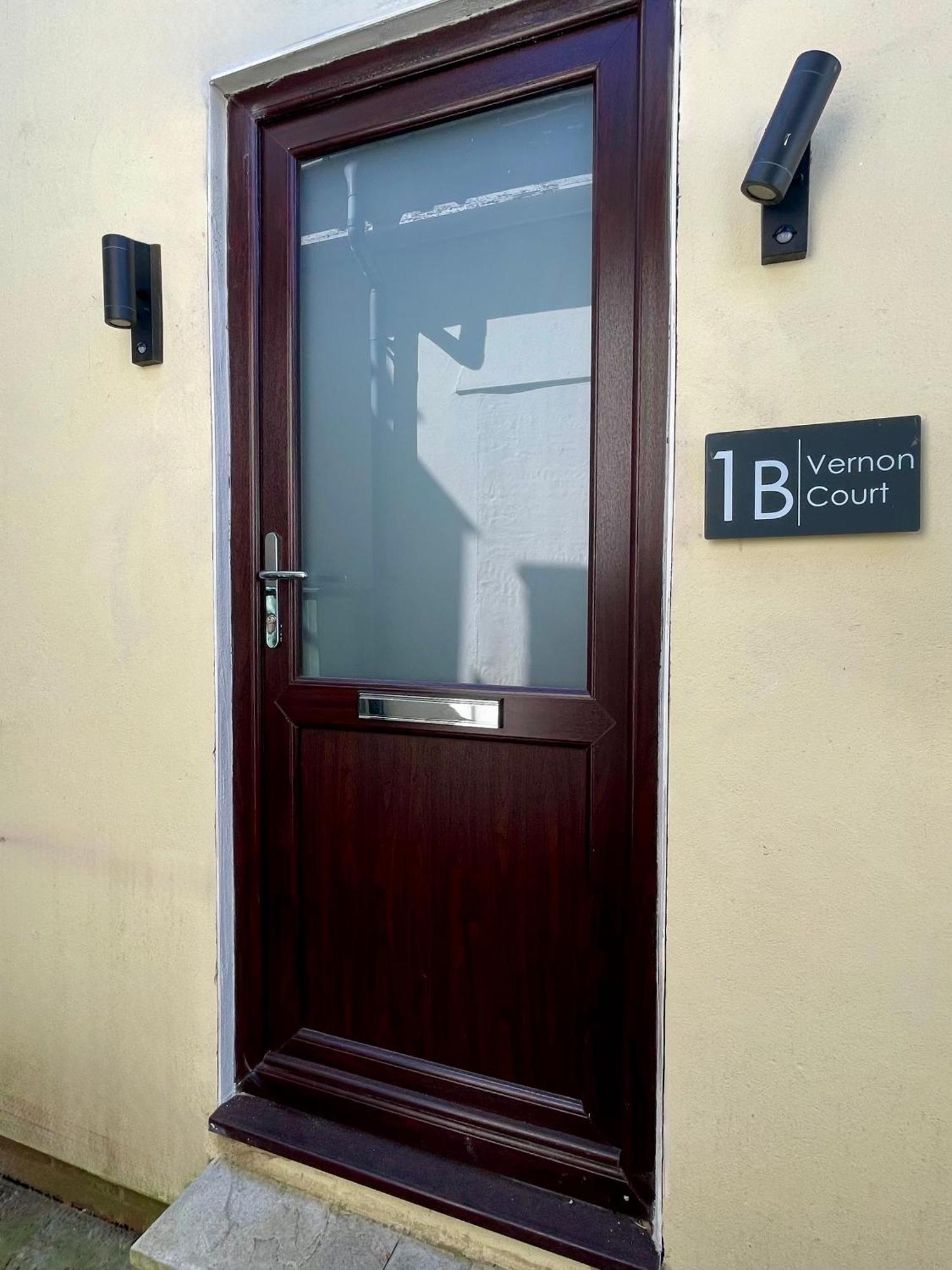 Vernon Place Town Centre, Vernon Cottage 3-Bed With Parking, 1A Vernon Court 2-Bed With Parking, 1B Studio No Parking, Off The High Street Next To Sandford Park Cheltenham Kültér fotó