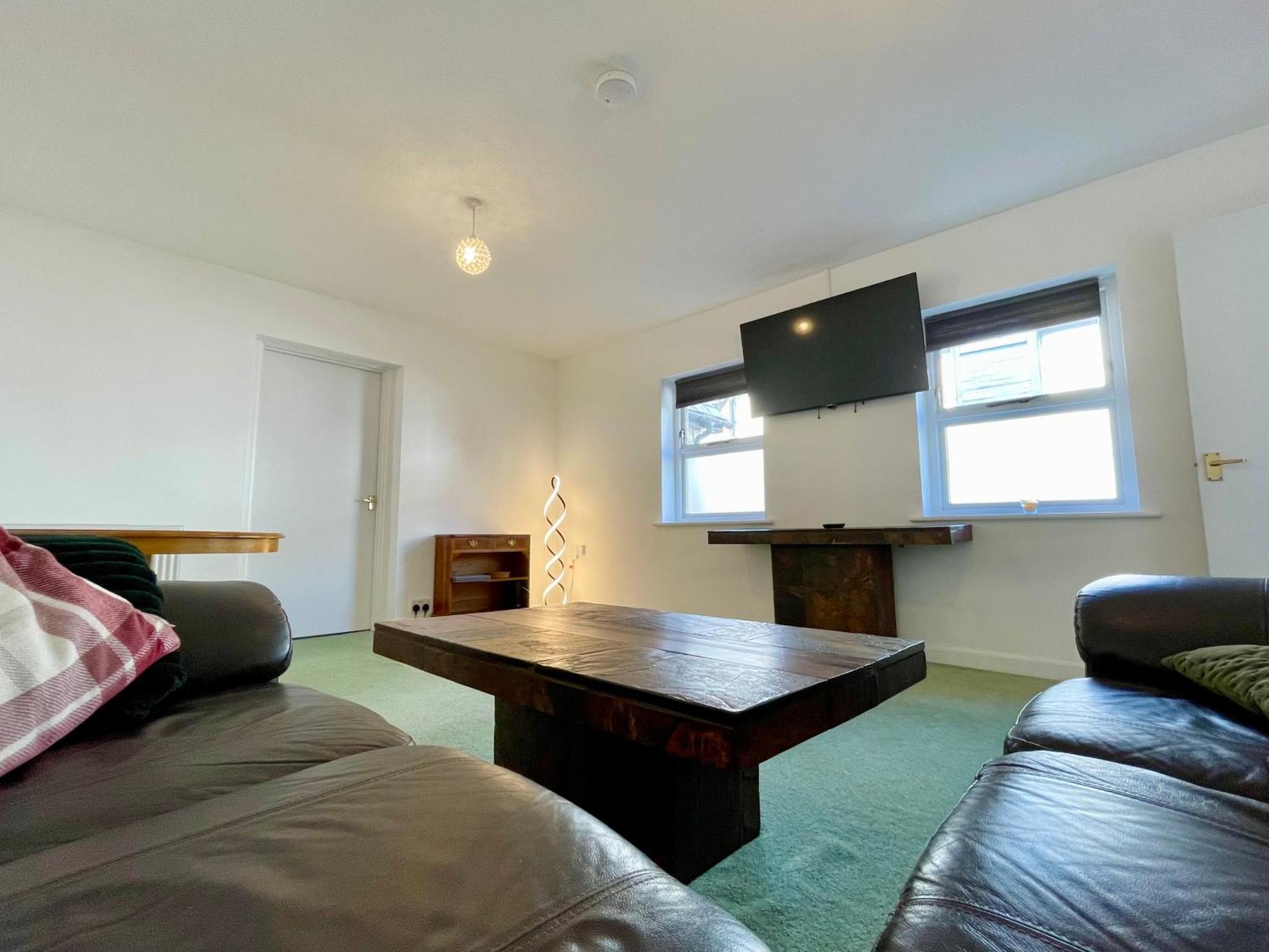 Vernon Place Town Centre, Vernon Cottage 3-Bed With Parking, 1A Vernon Court 2-Bed With Parking, 1B Studio No Parking, Off The High Street Next To Sandford Park Cheltenham Kültér fotó